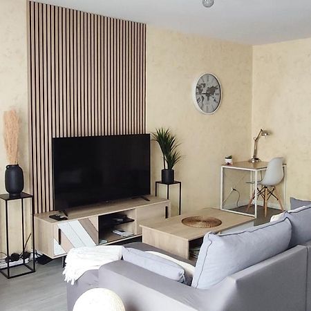Cosy Appart - Balcon, Parking, Spacieux T2 - Proche Eurexpo Stade Saint-Priest  Exterior foto