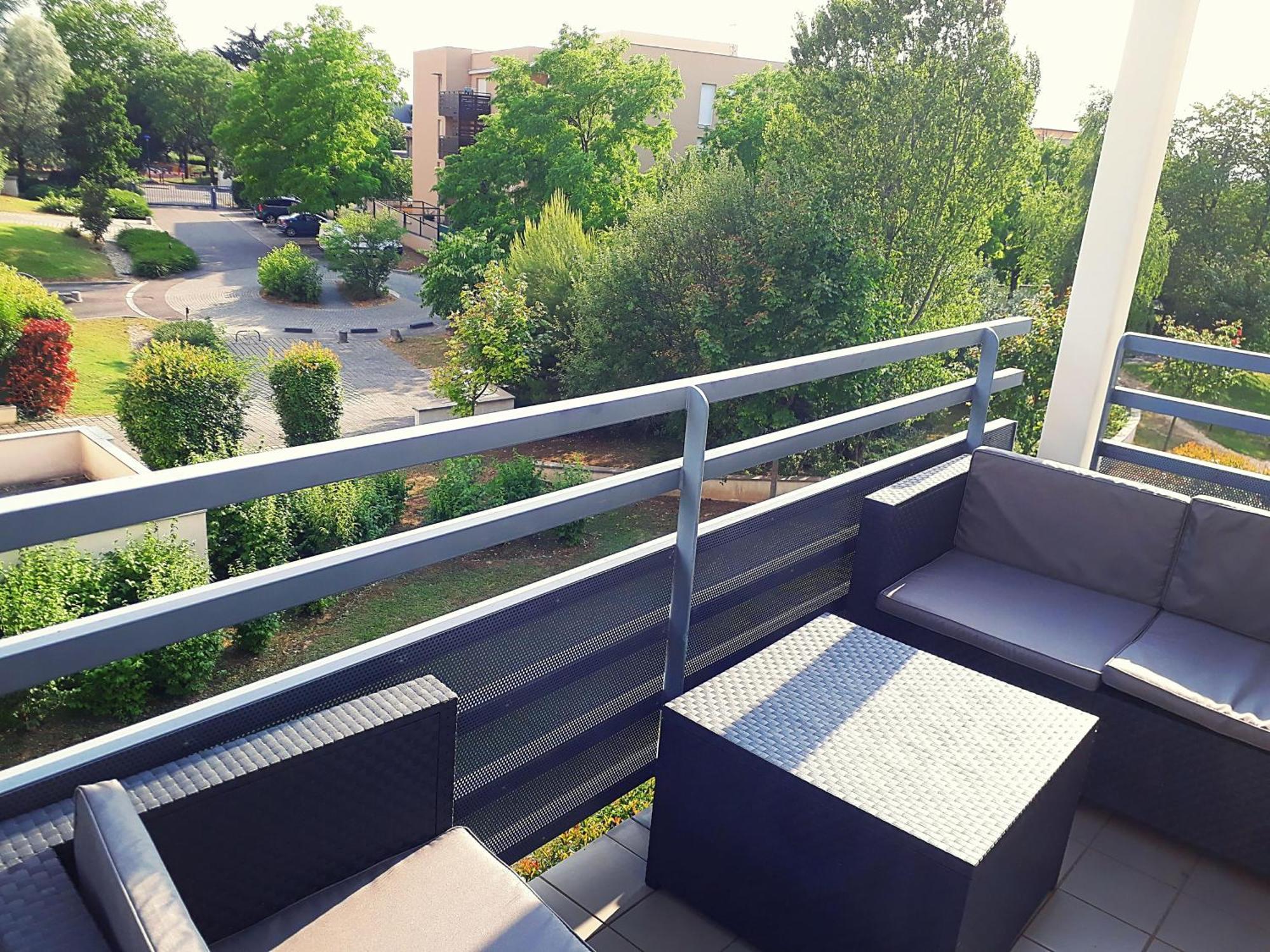 Cosy Appart - Balcon, Parking, Spacieux T2 - Proche Eurexpo Stade Saint-Priest  Exterior foto