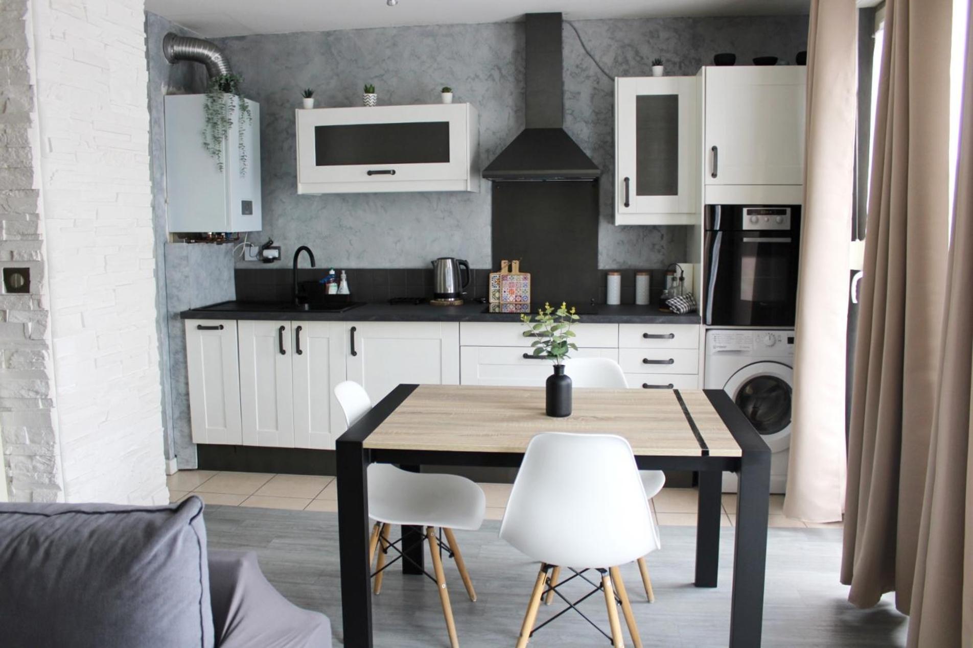 Cosy Appart - Balcon, Parking, Spacieux T2 - Proche Eurexpo Stade Saint-Priest  Exterior foto